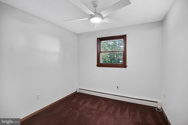Building Photo - 930 Sykesville Rd