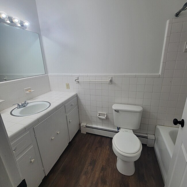 Building Photo - 216 Maxwell Dr