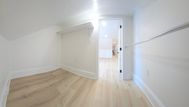 Building Photo - 225 N Main St