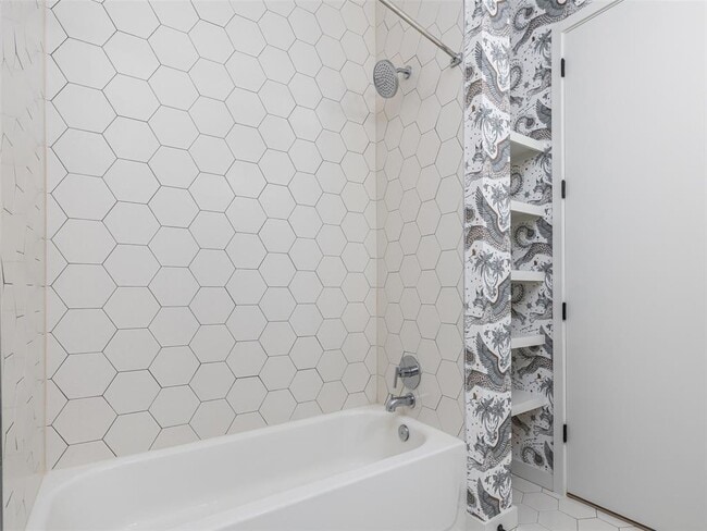 Building Photo - 800 Embassy Dr