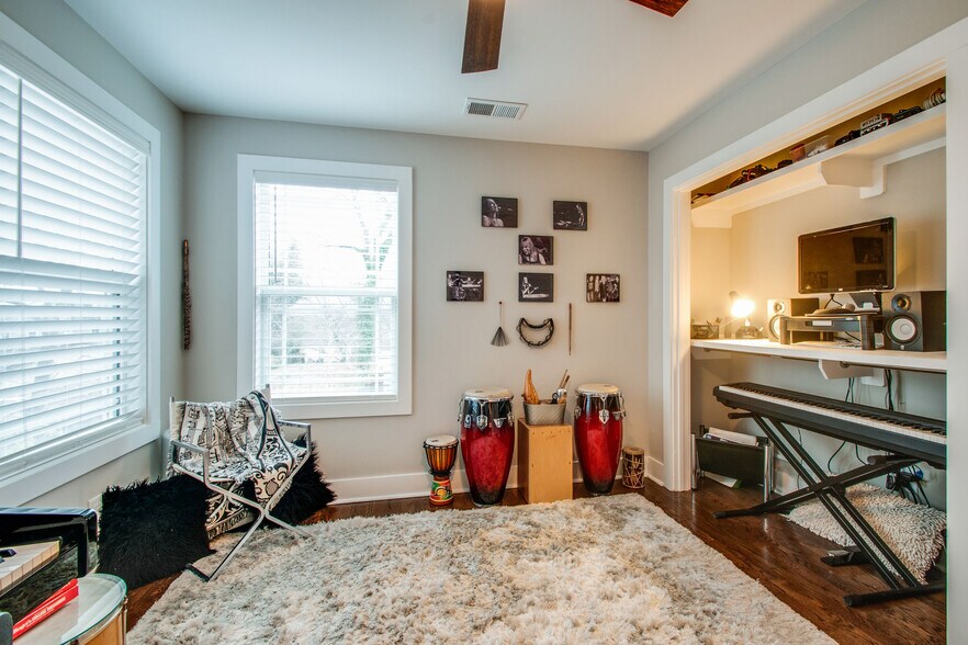 Building Photo - 2910 Davis Ave