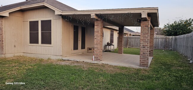 Building Photo - 6701 Riding Wind Dr