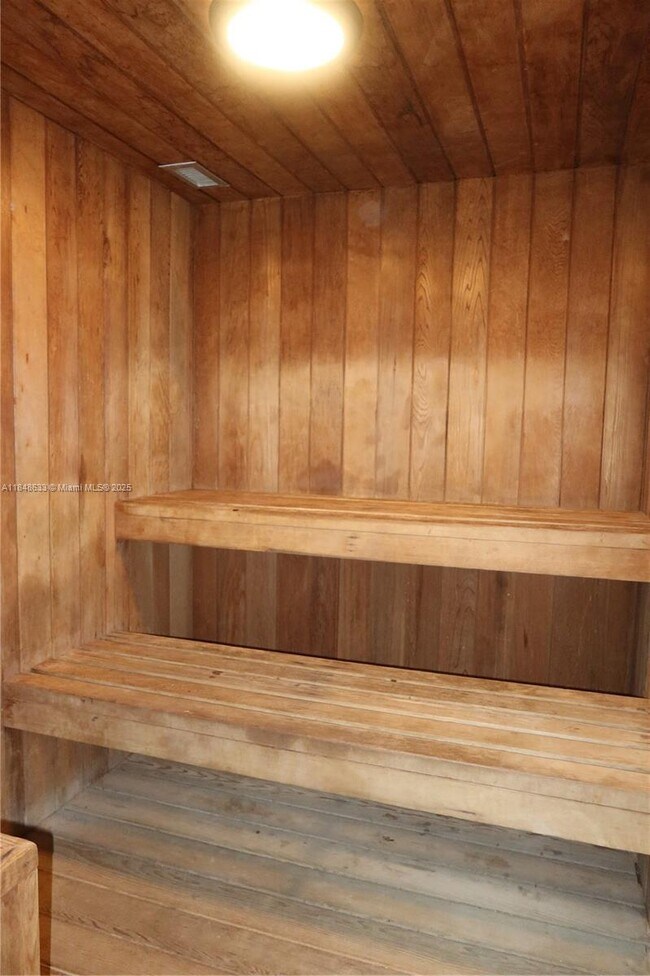 Building Photo - 6770 Indian Creek Dr