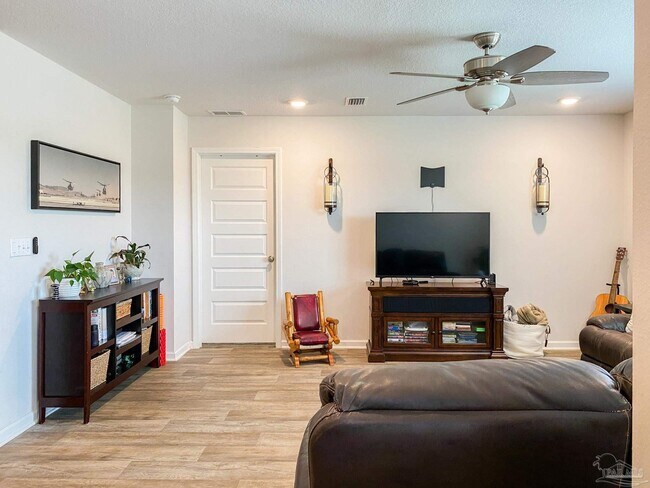 Building Photo - 5601 Guinevere Ln