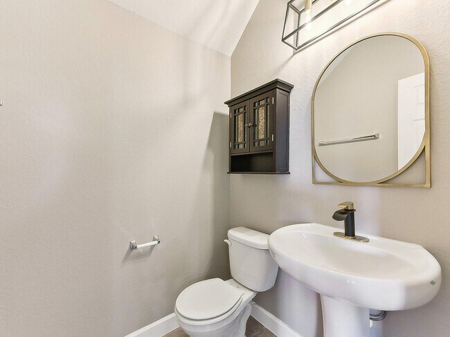 Building Photo - 600 Saturnia Dr