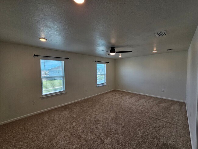 Building Photo - Spacious 4-bedroom Home in Panama City, FL - Perfect for long-term rental! *1/2 Off 1st Month's R...