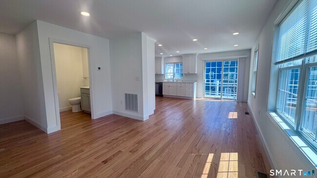 Building Photo - 44 Mettler St