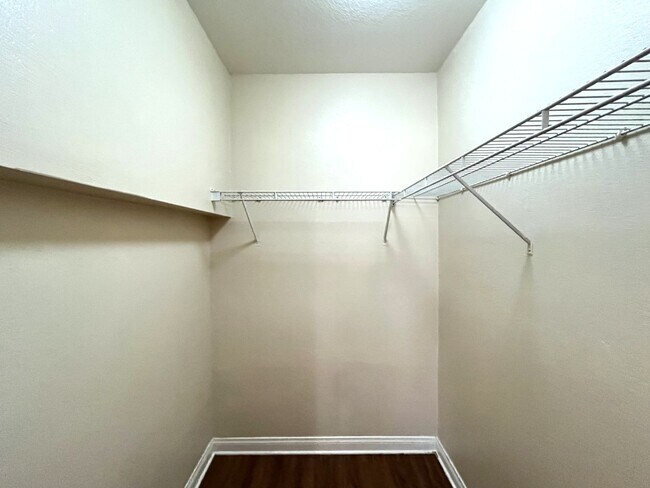 Building Photo - 2160 Highpointe Dr