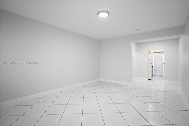 Building Photo - 7640 Carlyle Ave