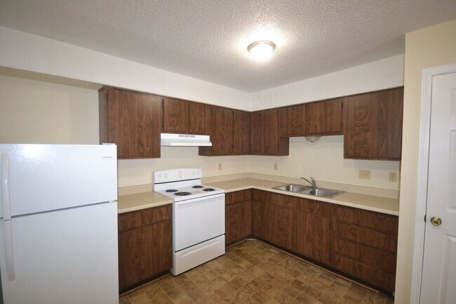 Building Photo - Dogwood Apartments