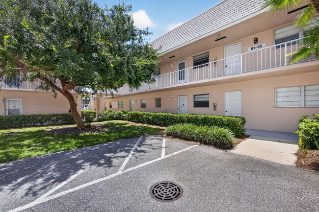 Building Photo - 18081 SE Country Club Dr