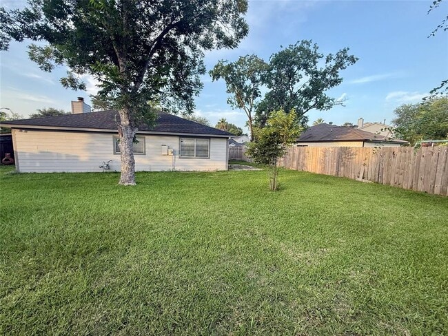 Building Photo - 24023 Red Sky Dr