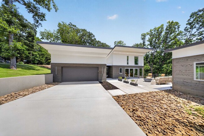 Building Photo - 6 Ridgewell Ln