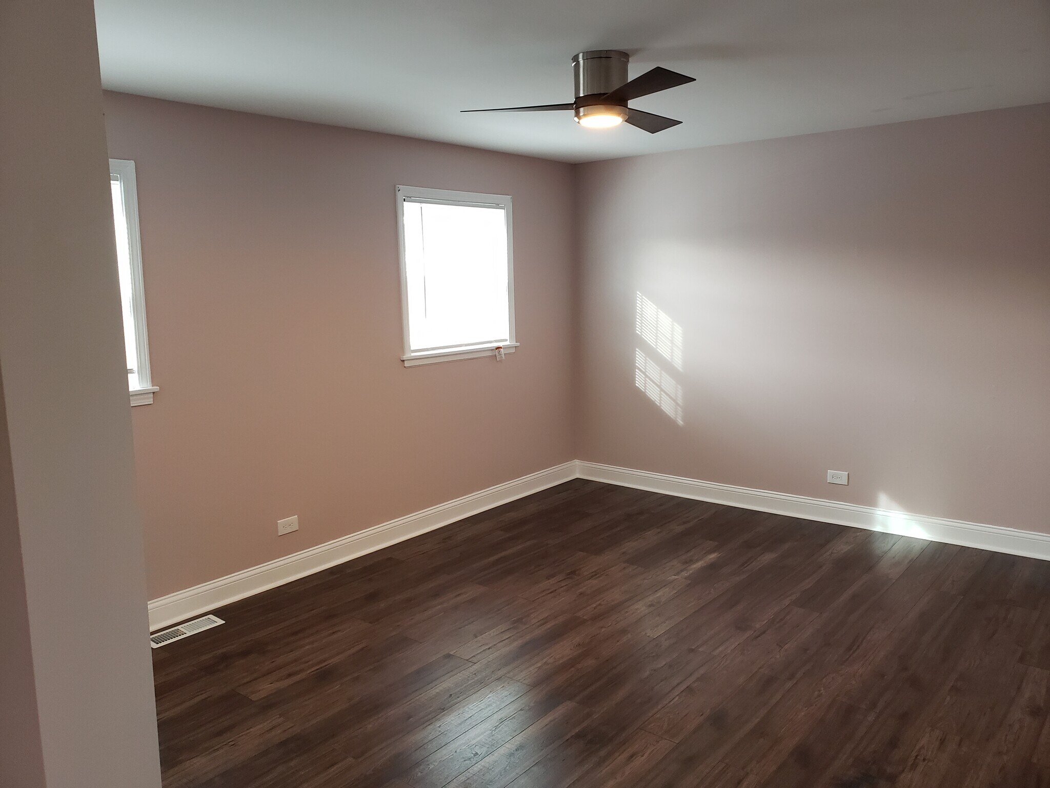 Building Photo - 2142 Rugen Rd