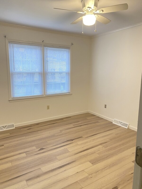Building Photo - 107 Rainbow Cir