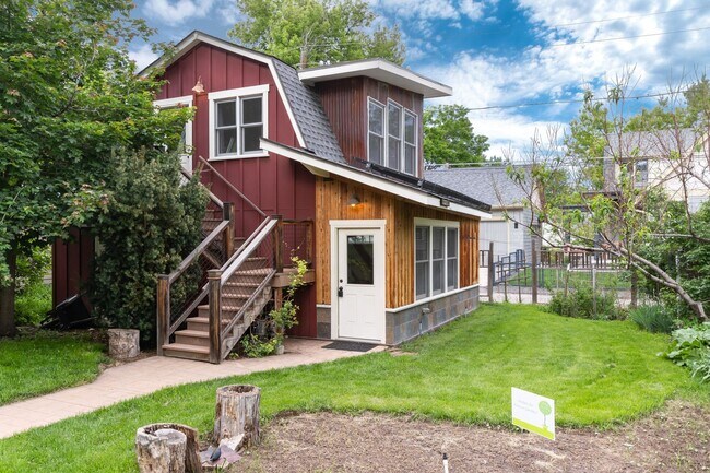 Building Photo - Charming Old Town Louisville Bungalow with Solar & Carriage House!