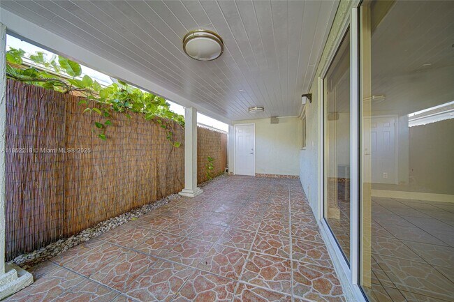 Building Photo - 621 SW 99th Pl