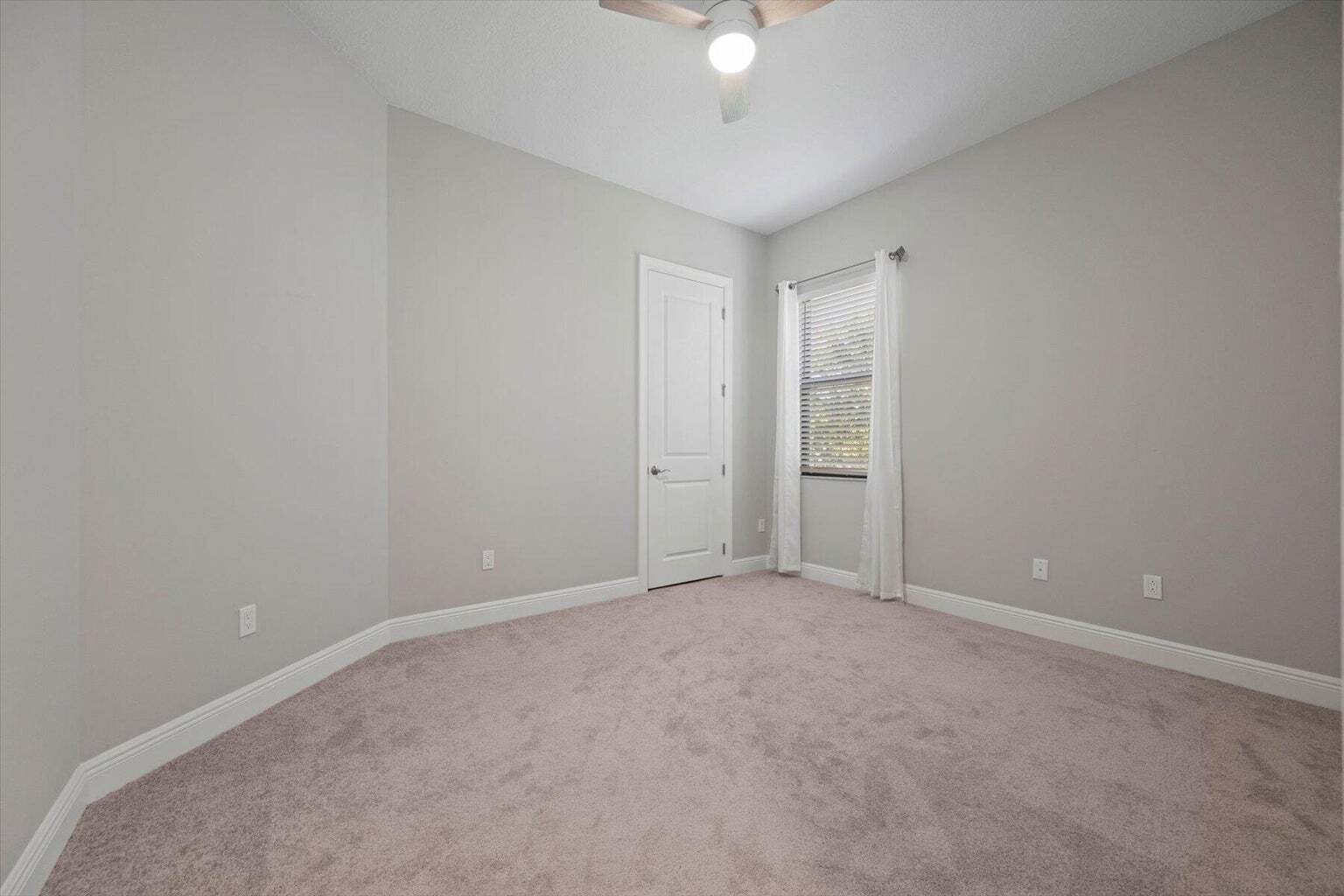 Building Photo - 16124 Key Biscayne Ln