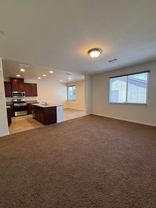 Building Photo - West Roseville Solar! 3 Bedroom, Plus den/...