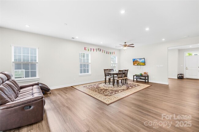Building Photo - 10142 Black Locust Ln