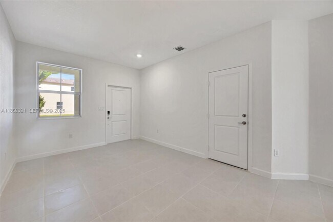 Building Photo - 2546 SE 29th St