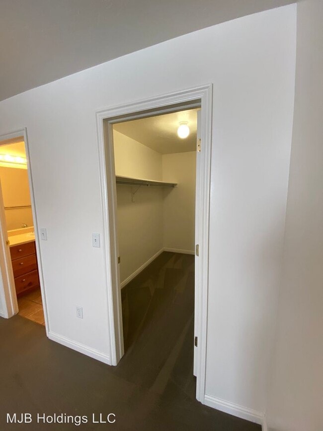 Building Photo - 1693 N 400 W
