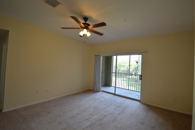 Building Photo - TEMPLE TERRACE: Second floor unit $1450 month. Gated Community! Convenient to USF
