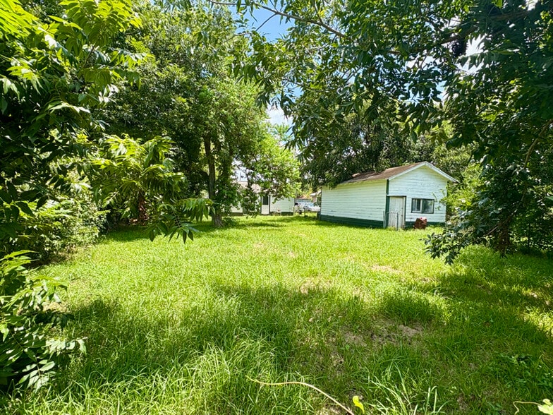 Building Photo - 1700 Avenue H