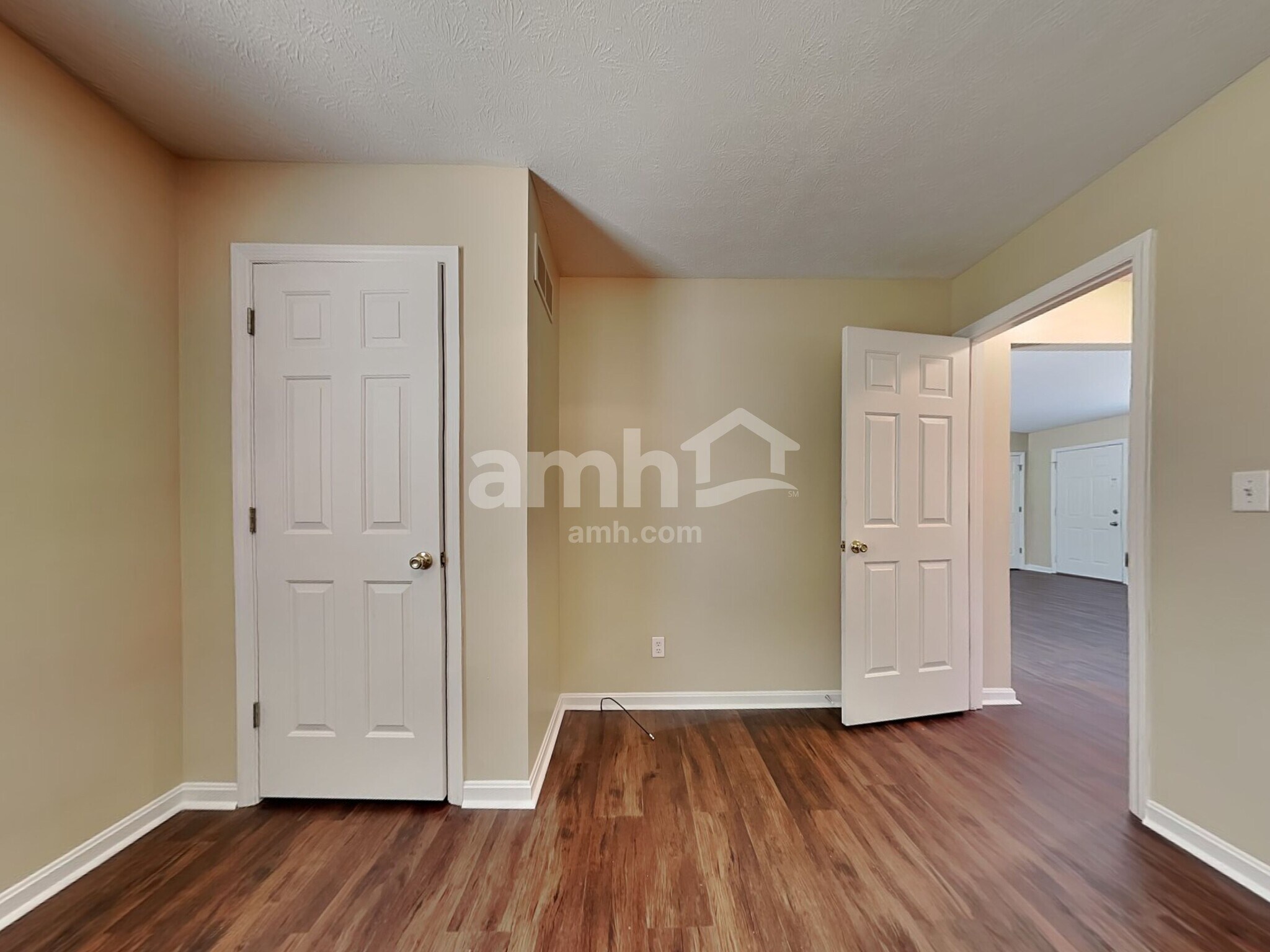 Building Photo - 410 Morning Sun Dr