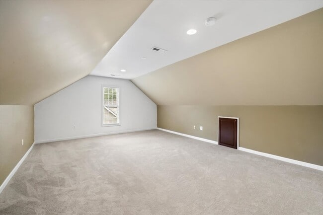 Building Photo - 4107 Lakeview Pkwy