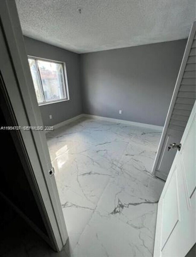 Building Photo - 511 NW 82nd Ave