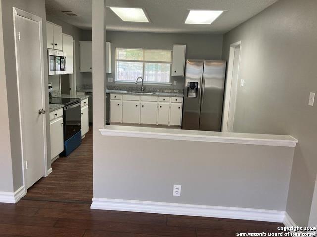 Building Photo - 8338 Bent Meadow Dr