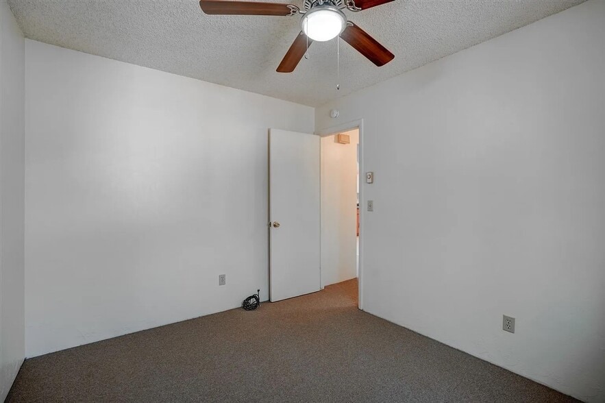 Building Photo - 555 Dameron Dr