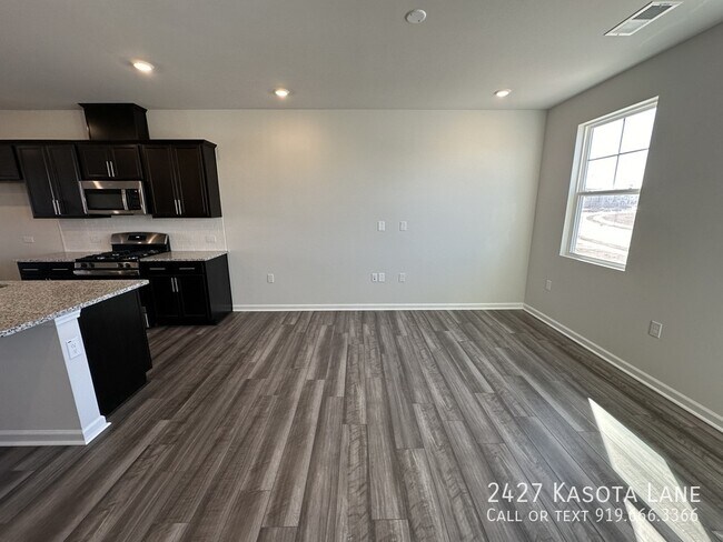 Building Photo - 2427 Kasota Ln