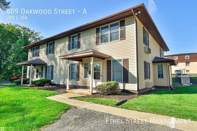 Building Photo - 609 Oakwood St