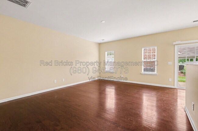 Building Photo - 5013 Spring Arbor Ln