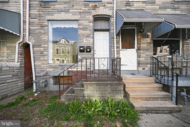 Building Photo - 827 N 10th St