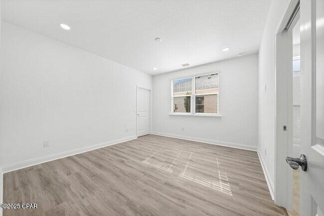 Building Photo - 8912 Parrot Pl