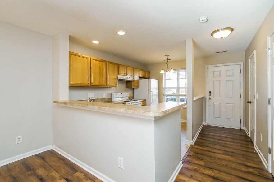 Building Photo - 7830 Averette Field Dr