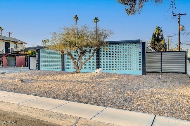 Building Photo - 1558 Aztec Way