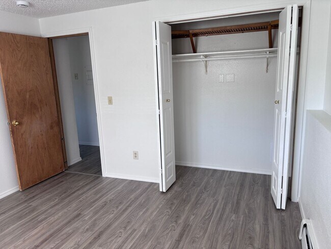 Building Photo - 401 E 45th Ave