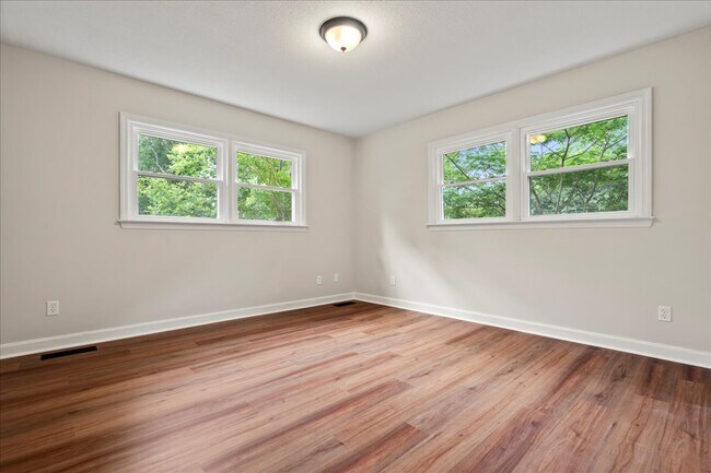 Building Photo - 511 Arbor Dr