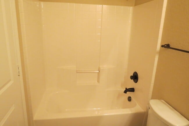 Building Photo - 3/2/2 off HWY 46 / Fridge / Interior Washe...