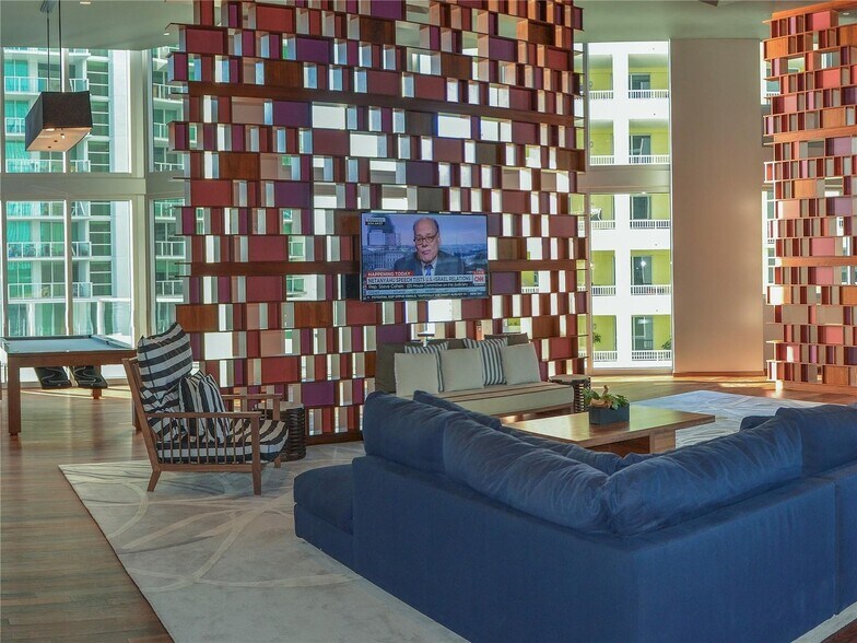 Building Photo - 1300 Brickell Bay Dr