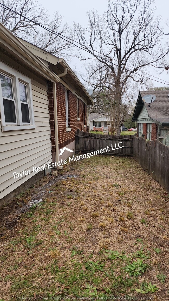 Building Photo - 714 Howell St