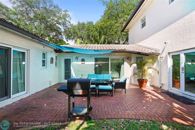 Building Photo - 833 SW 17th St