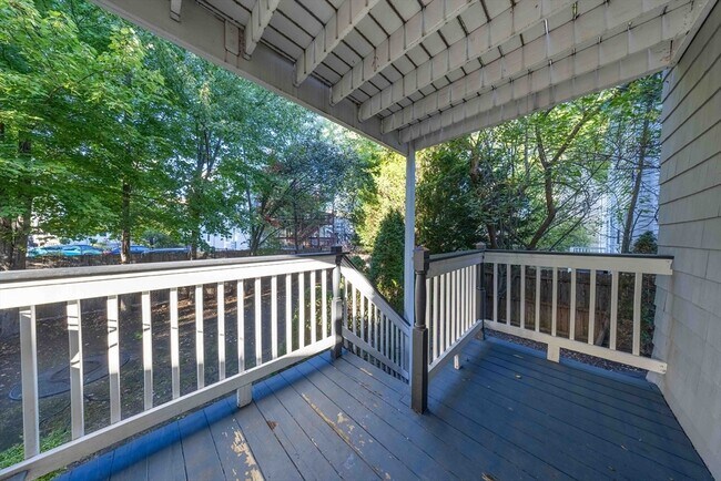 Building Photo - 7 Alcott St