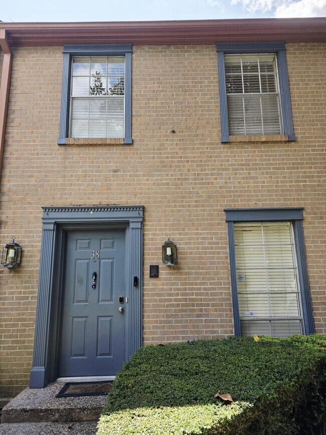 Building Photo - 2323 Augusta Dr