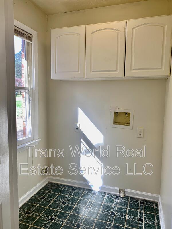 Building Photo - 1506 Betts Mill Rd