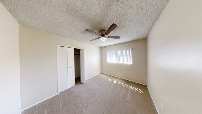 Building Photo - 5BD/2BA, Great Private Yard w/ Fire Pit!
